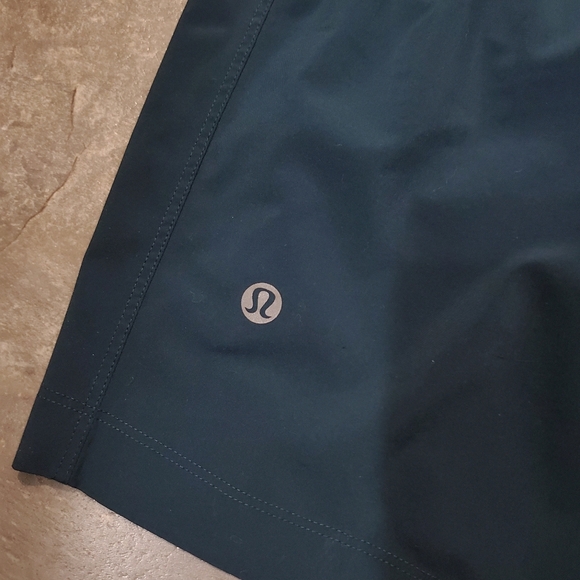 Lululemon T.H.E. Short *Luxtreme Liner 9". Indochine Blue (Teal = Blue/green). M - Picture 6 of 14